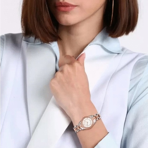 MICHAEL KORS MK4486 Lauryn Analog Watch for Women - Picture 5 of 5